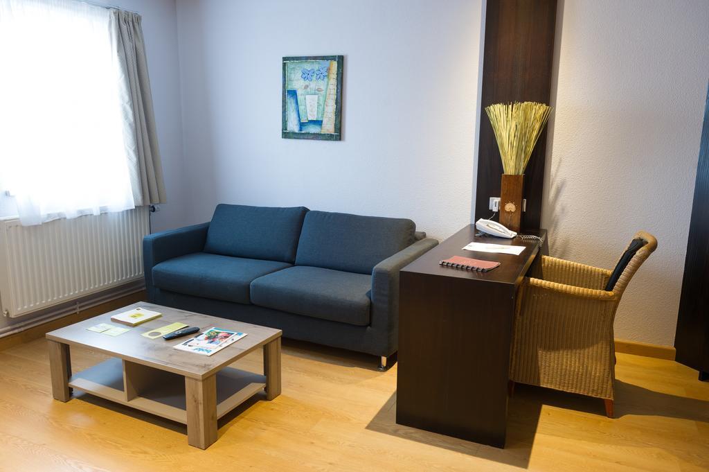 Cottage Logis Hotel - Restaurant Dudelange Eksteriør bilde