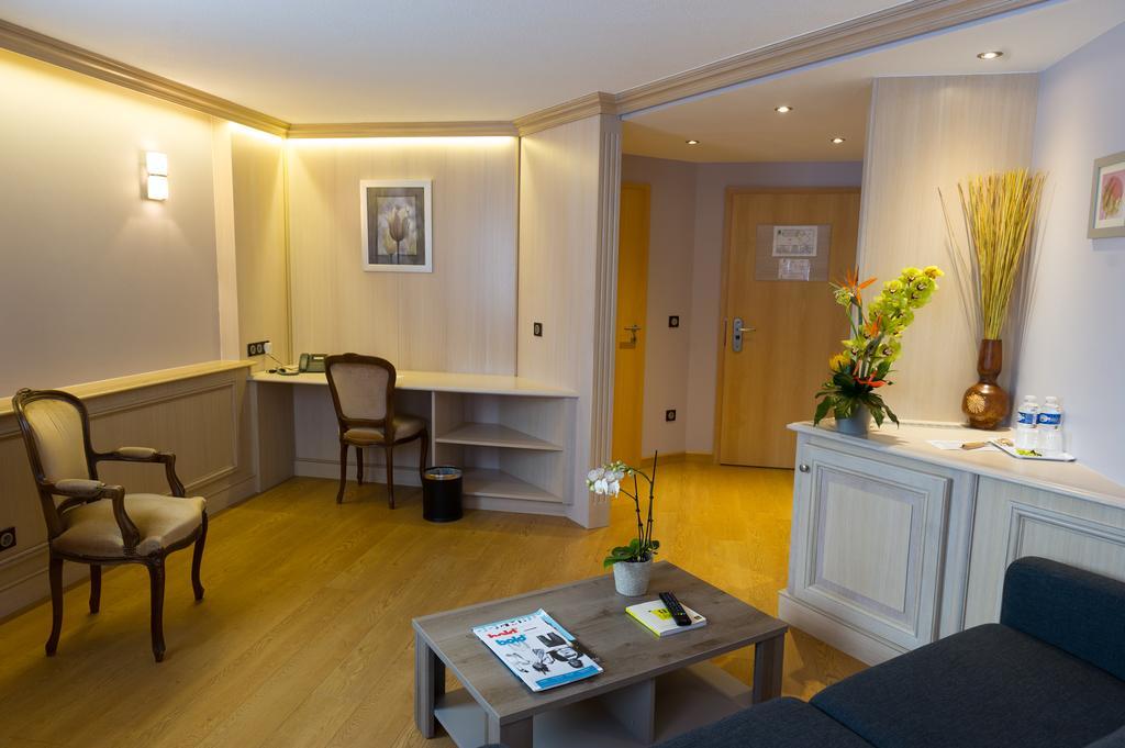 Cottage Logis Hotel - Restaurant Dudelange Eksteriør bilde