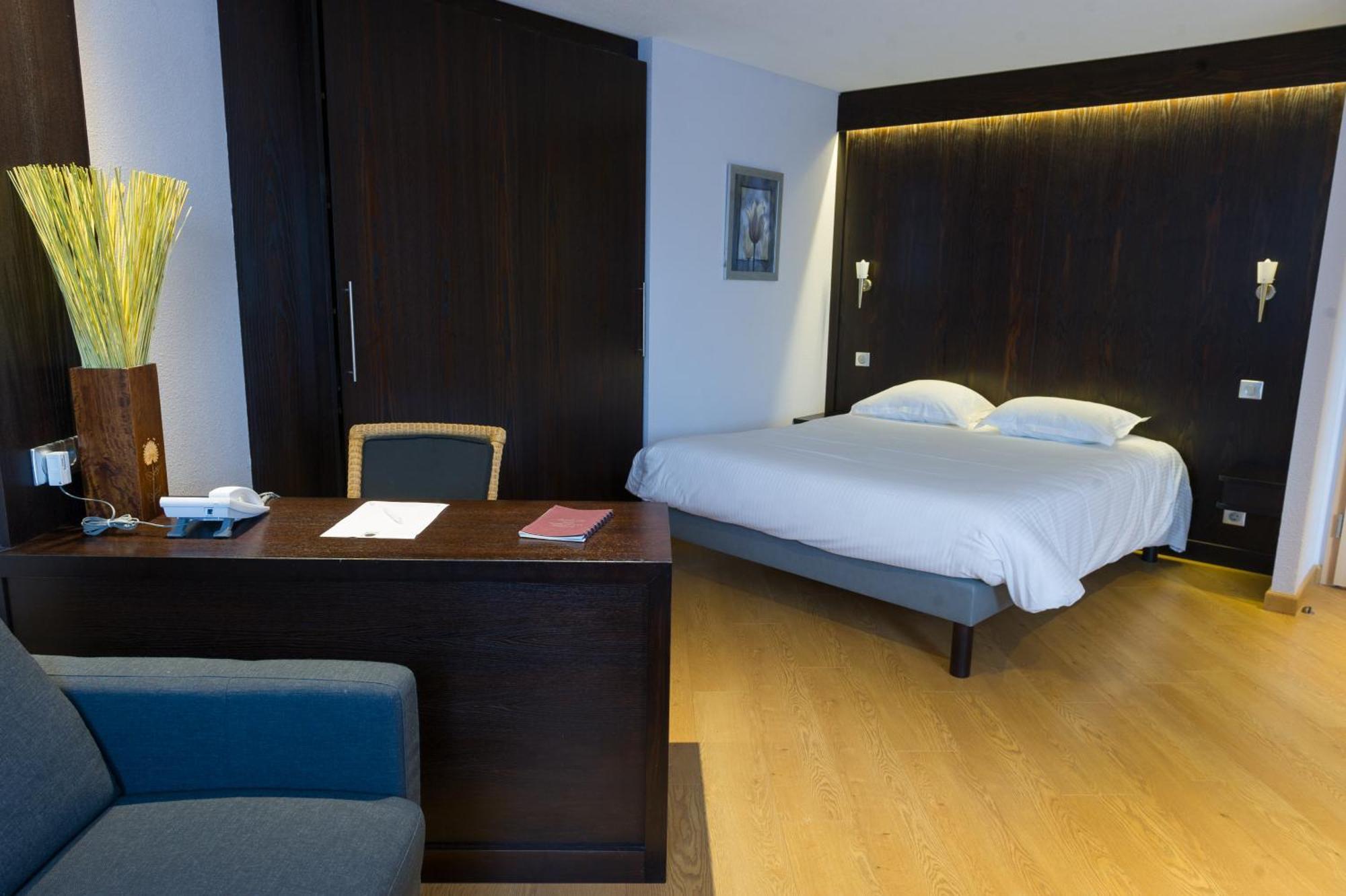 Cottage Logis Hotel - Restaurant Dudelange Eksteriør bilde