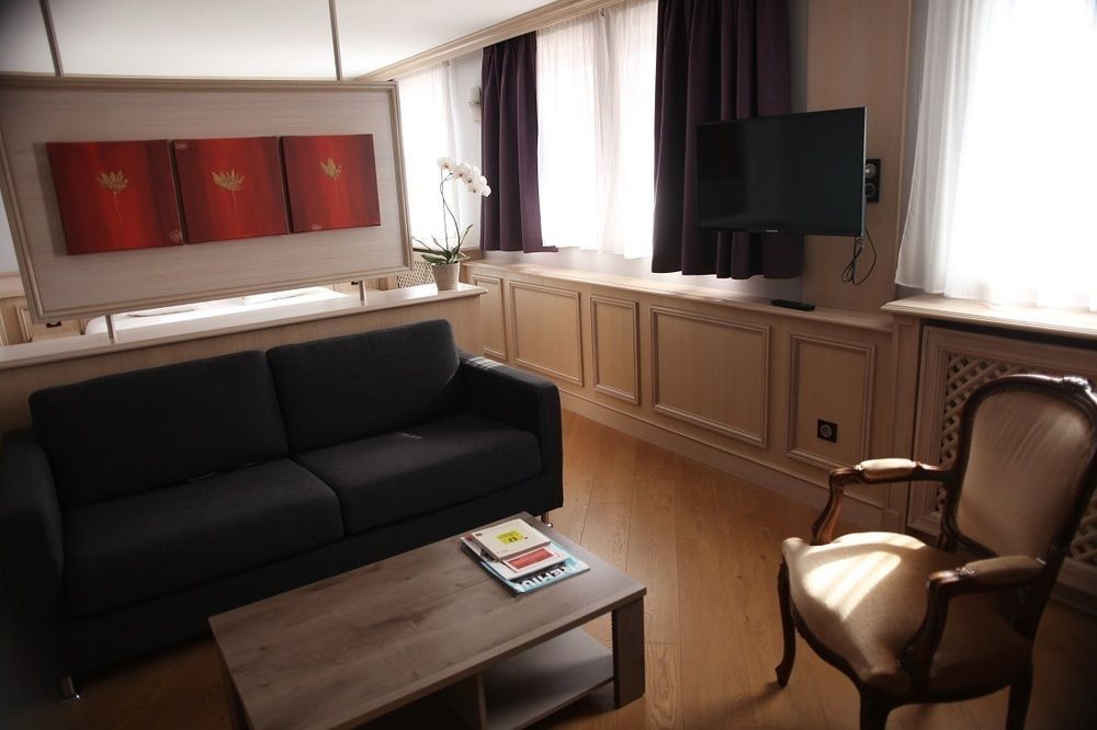Cottage Logis Hotel - Restaurant Dudelange Eksteriør bilde