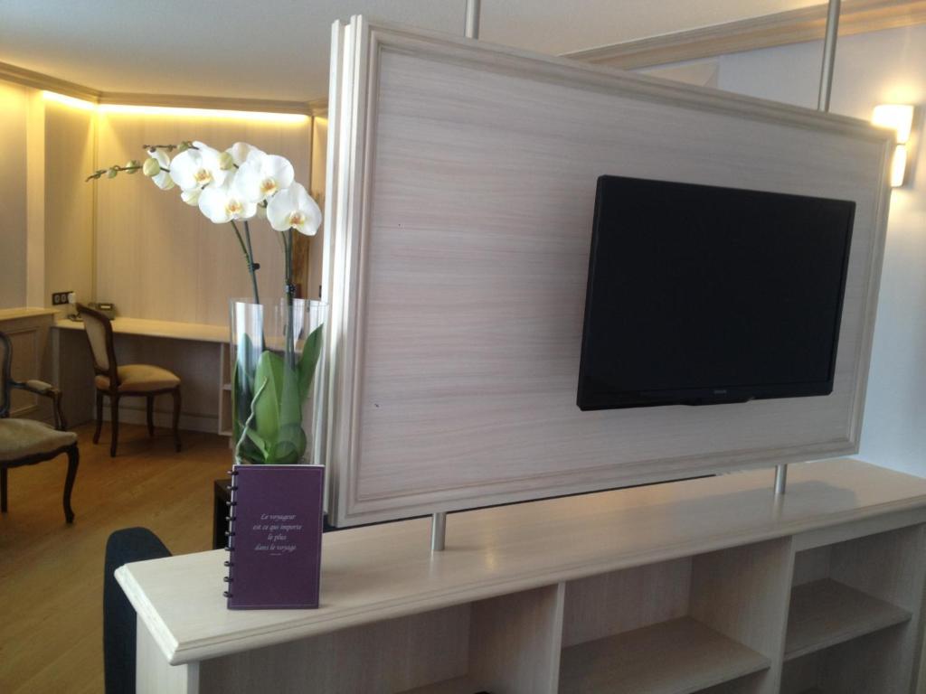 Cottage Logis Hotel - Restaurant Dudelange Rom bilde