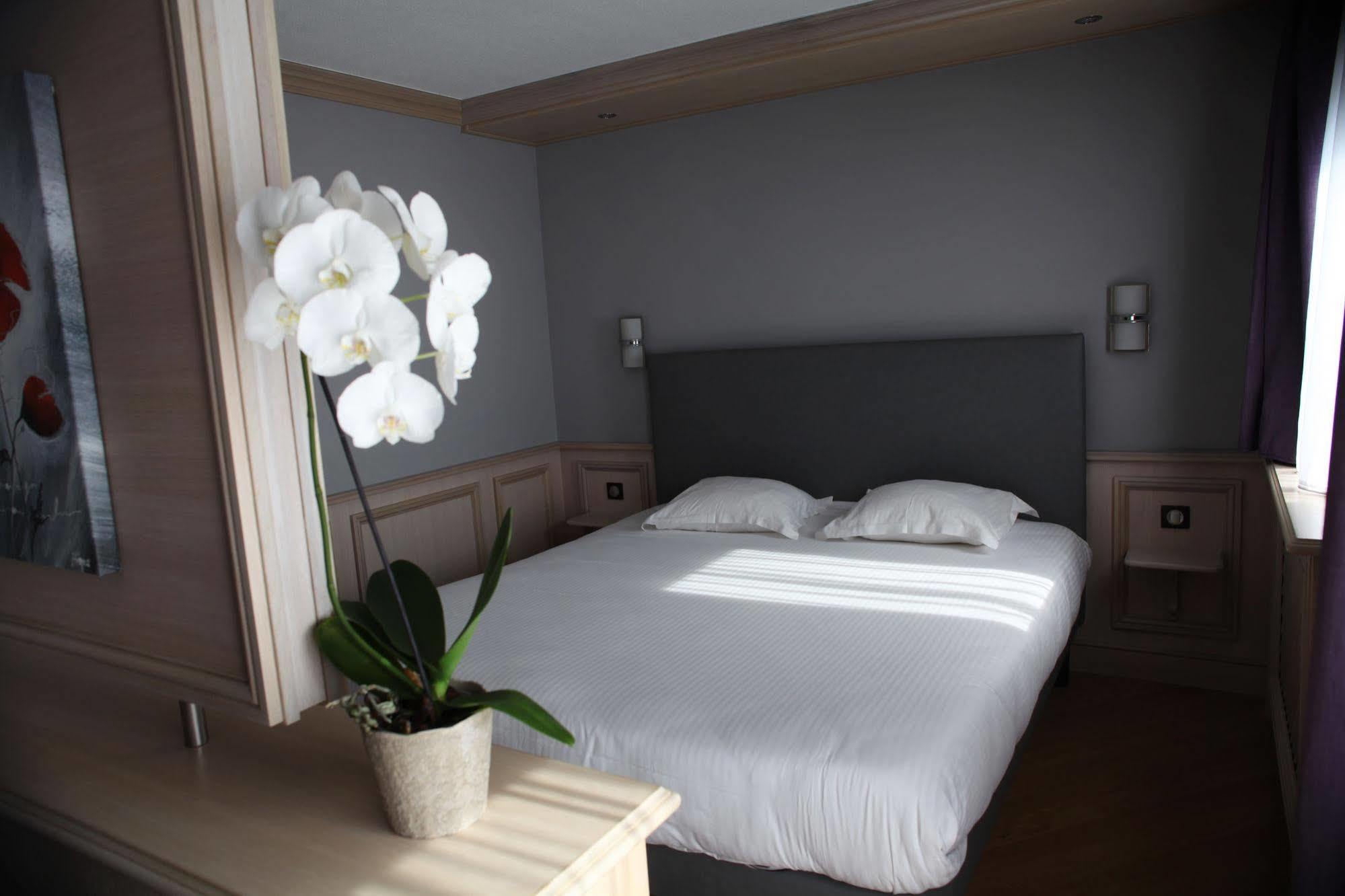 Cottage Logis Hotel - Restaurant Dudelange Eksteriør bilde