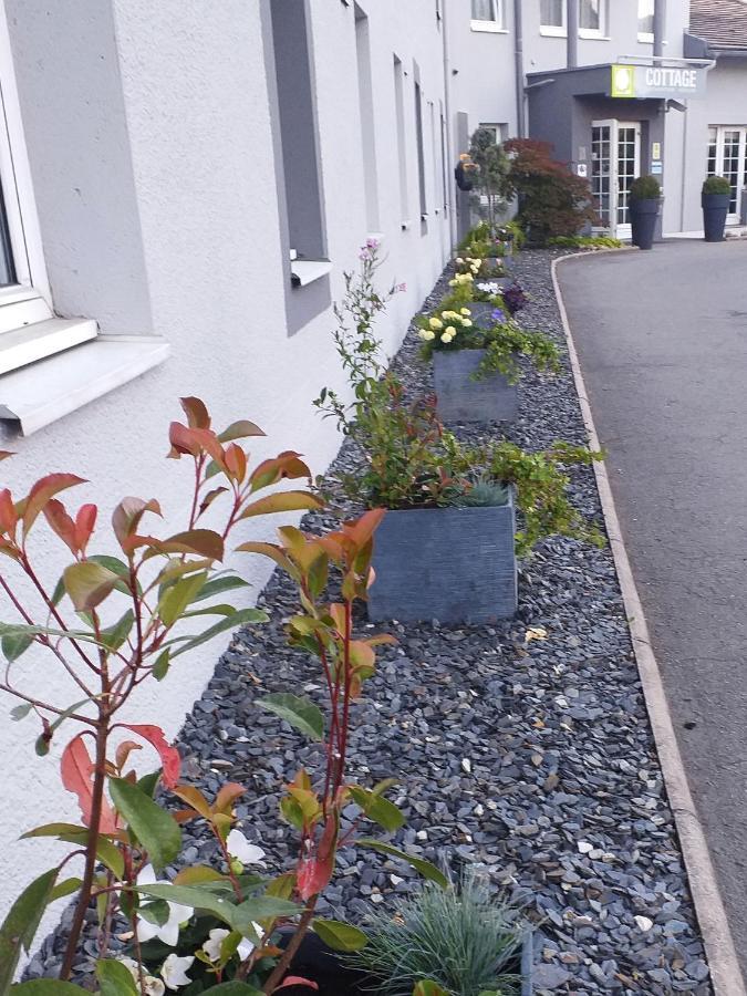Cottage Logis Hotel - Restaurant Dudelange Eksteriør bilde
